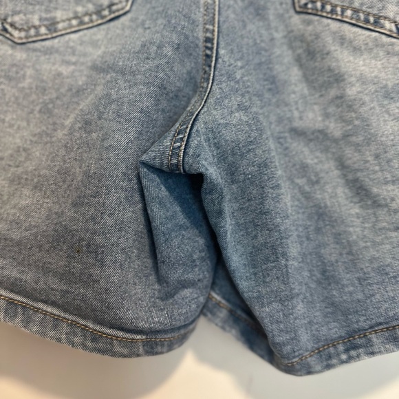 NWOT Women’s Sz: 16 Sound/ Style Easy Fit Tummy Control Distressed Jean Shorts. - Picture 15 of 15
